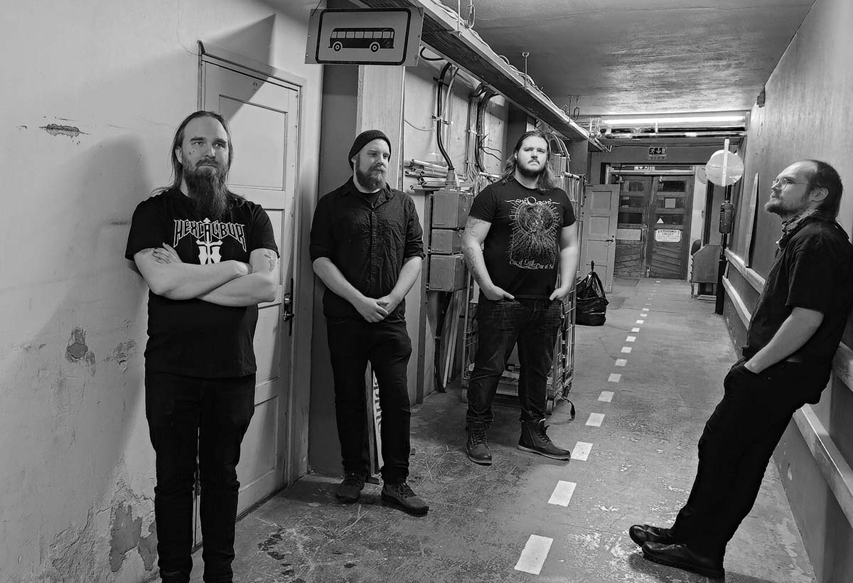 Finnish witch grunge band Manaja released their new four-track EP ...